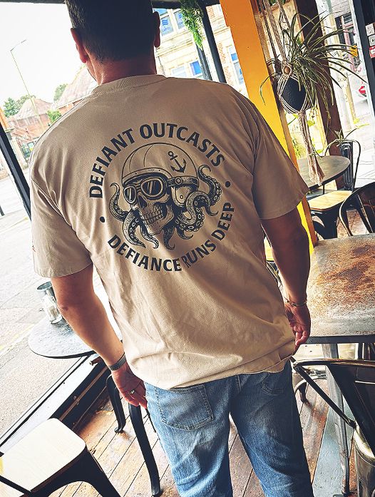 The signature Kraken Skull T-shirt (off white)