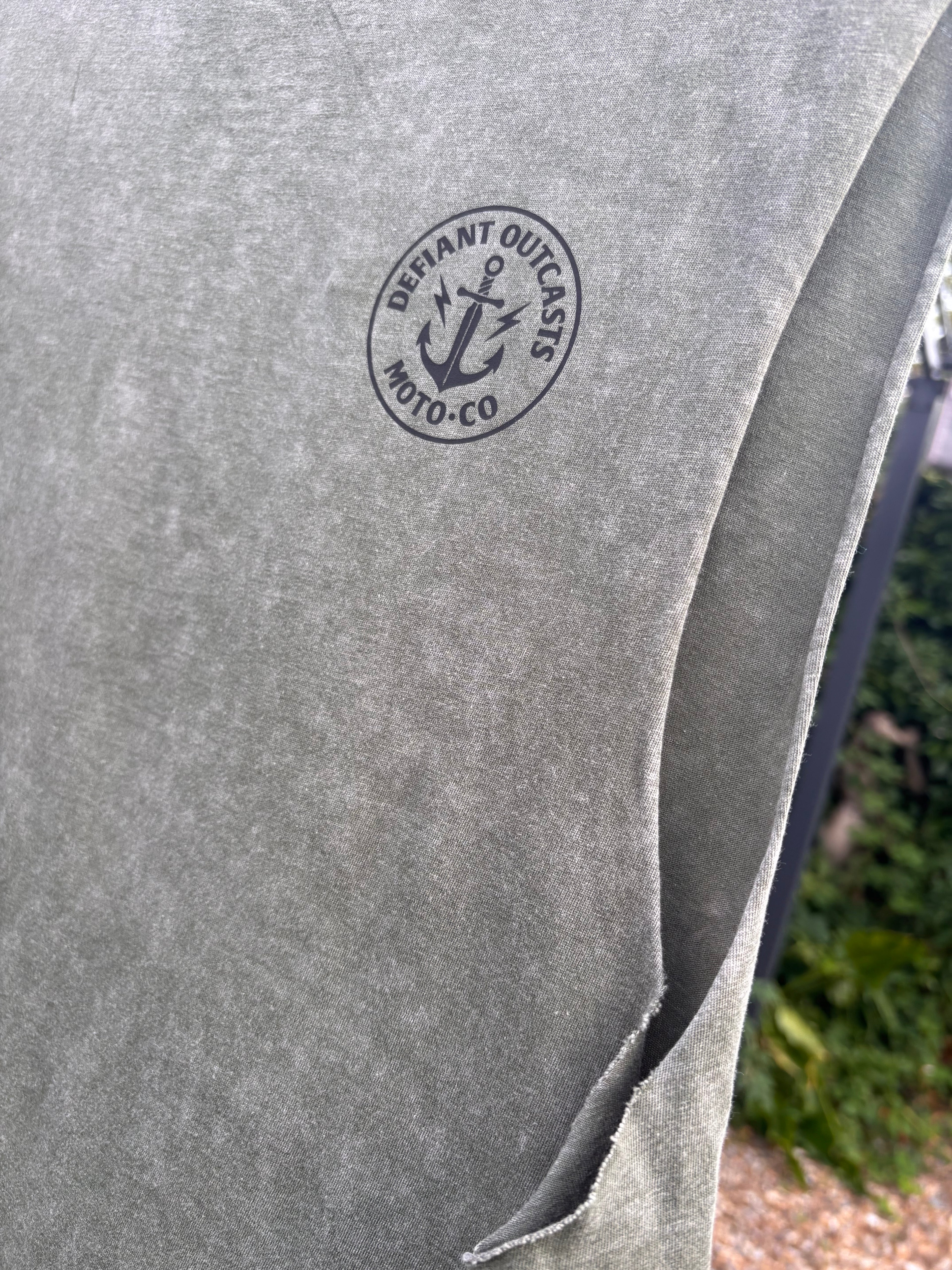 Sleeveless stonewashed tank (moss green)