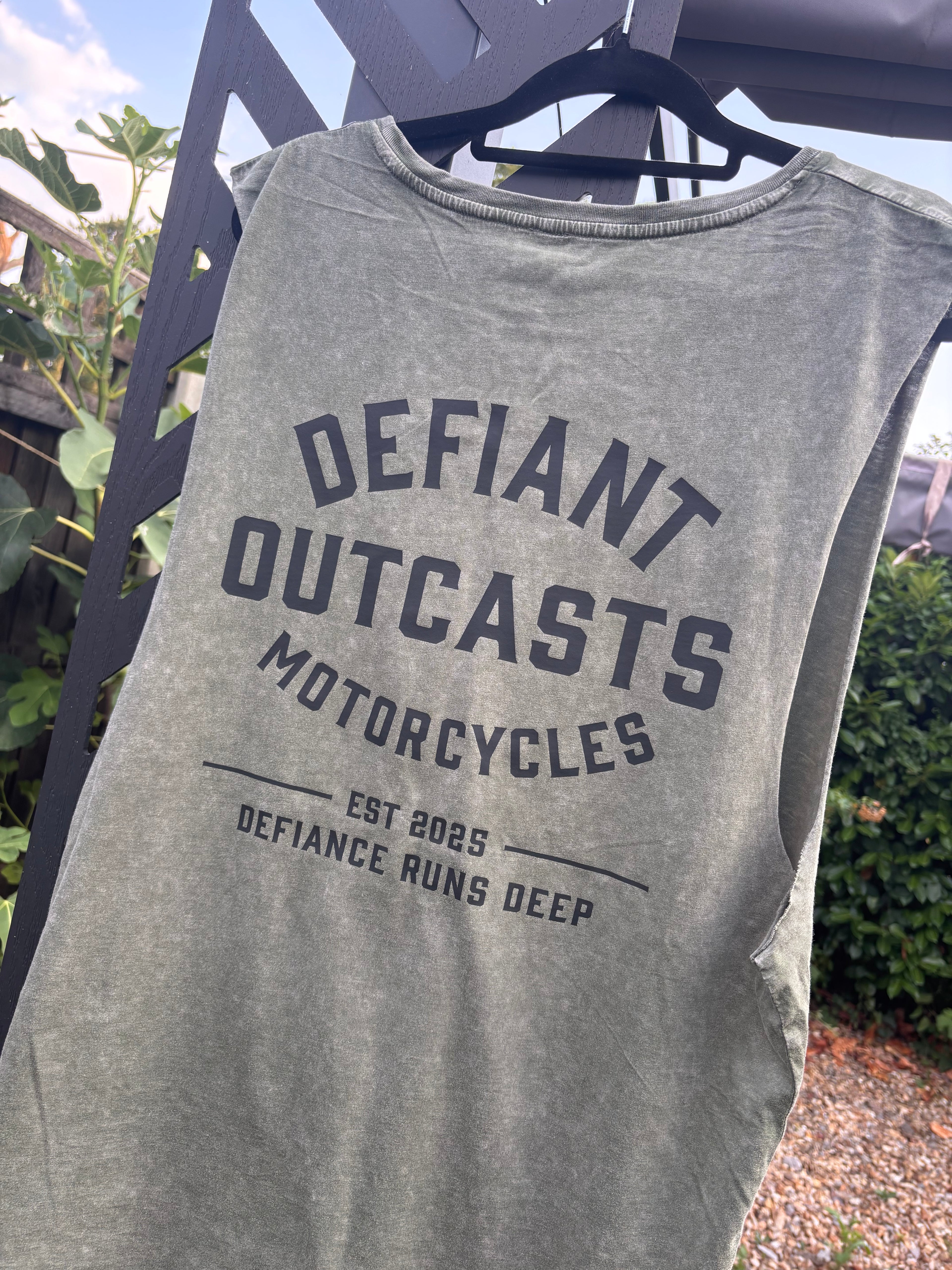 Sleeveless stonewashed tank (moss green)