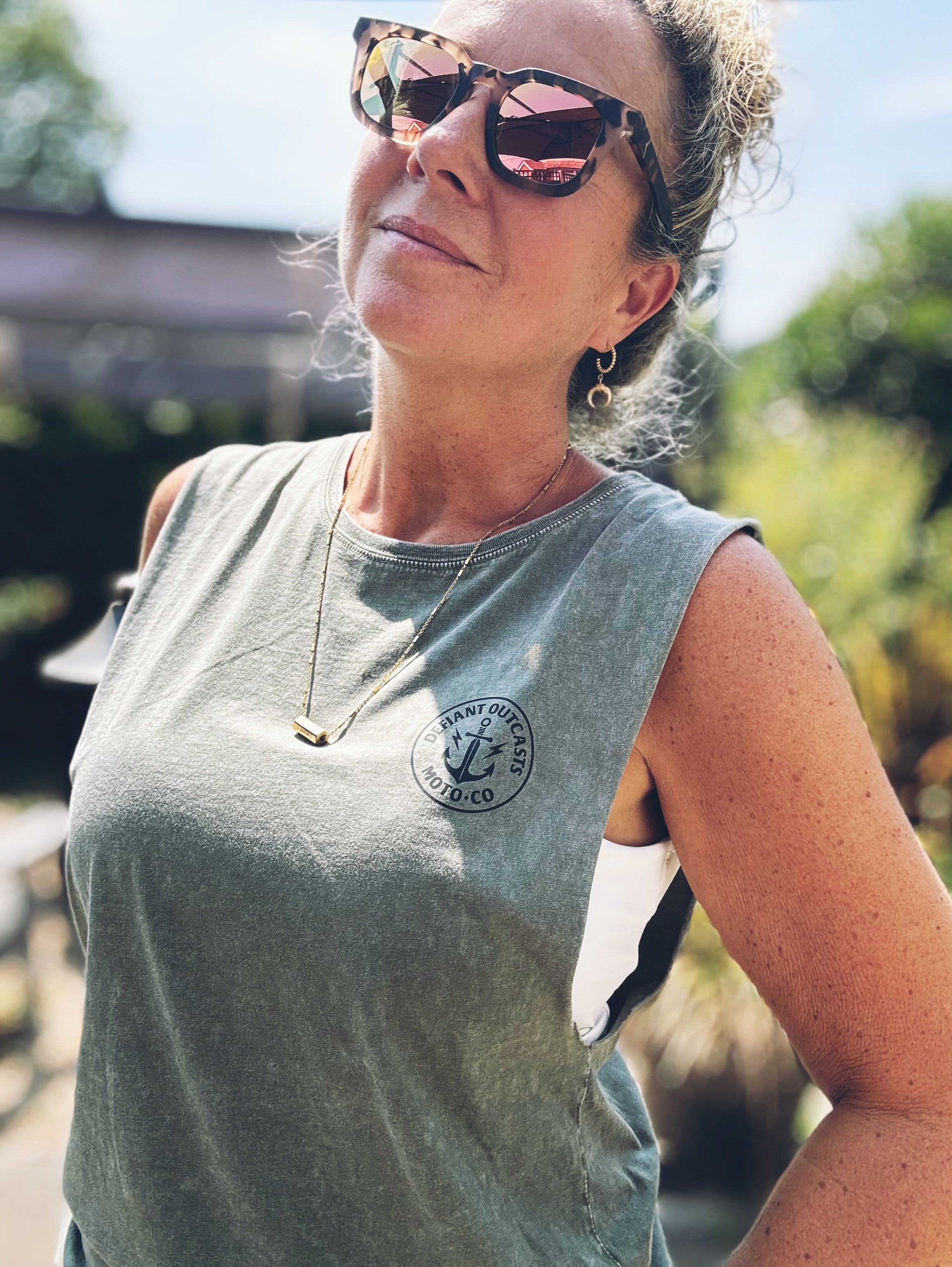 Sleeveless stonewashed tank (moss green)