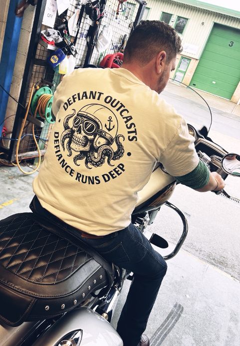 The signature Kraken Skull T-shirt (off white)